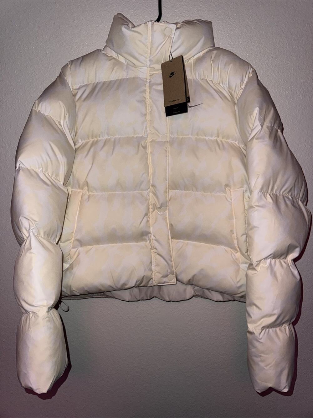 Nike Therma Fit Print Puffer Jacket Pale Ivory Women’s Sz Medium HV5101-110